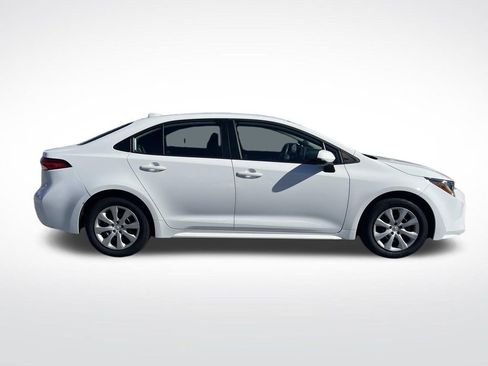 Used 2020 Toyota Corolla LE image 2