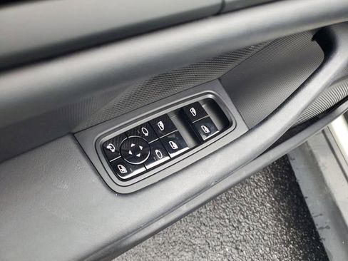 Used 2021 Porsche Taycan 4S AWD/4WD image 9