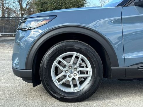 New 2026 Ford Explorer Active RWD image 5