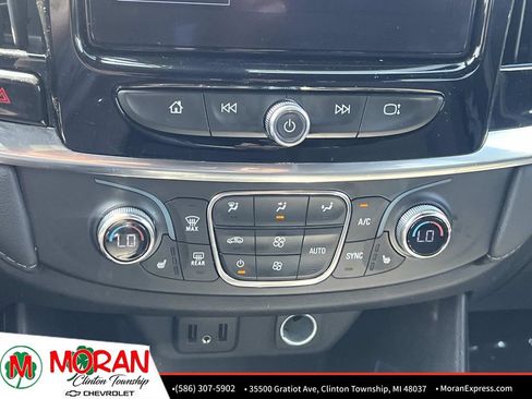 Used 2023 Chevrolet Traverse LT FWD image 24