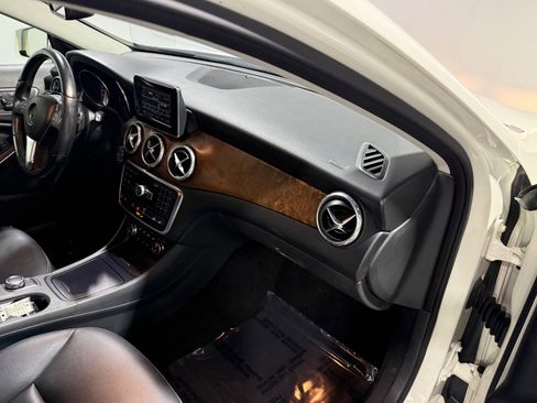 Used 2015 Mercedes-Benz GLA 250 AWD image 28