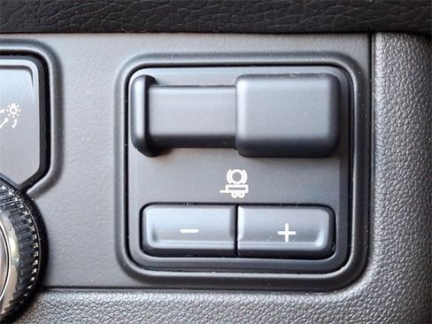 Used 2022 GMC Yukon XL Denali image 31