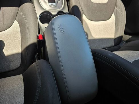 Used 2014 Jeep Cherokee Latitude FWD image 23