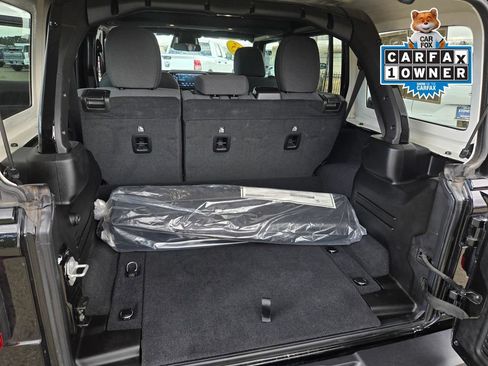 Used 2025 Jeep Wrangler Unlimited Sahara AWD/4WD image 22