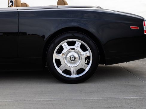Used 2009 Rolls-Royce Phantom Drophead Coupe RWD image 12