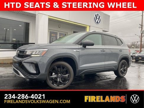 New 2024 Volkswagen Taos SE image 1