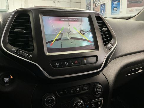 Used 2021 Jeep Cherokee Trailhawk w/ Sun, Sound & Nav Group AWD/4WD image 20