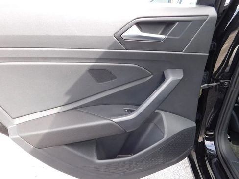 Used 2024 Volkswagen Jetta SE image 9