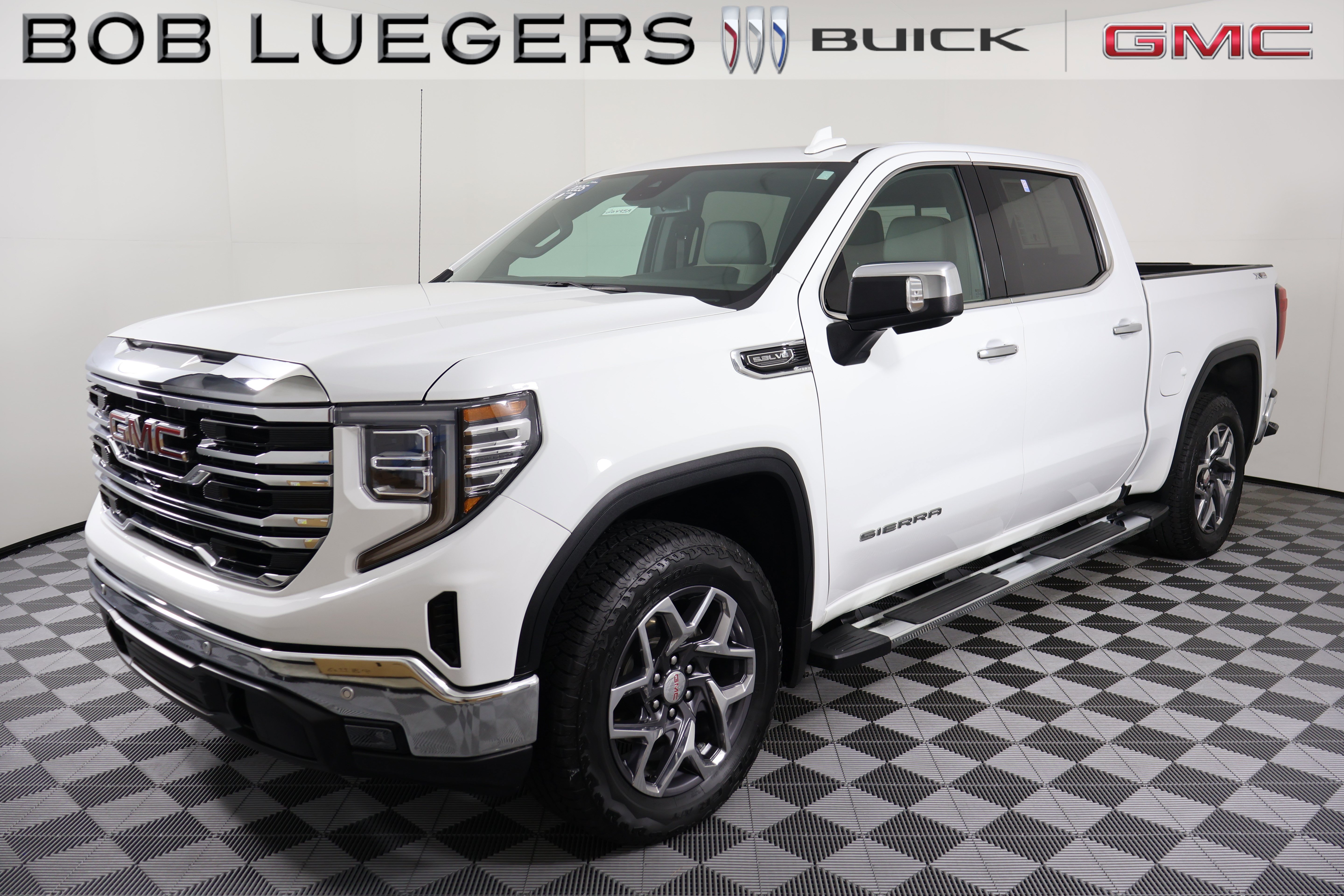 Certified 2025 GMC Sierra 1500 SLT w/ SLT Premium Plus Package AWD/4WD image 5