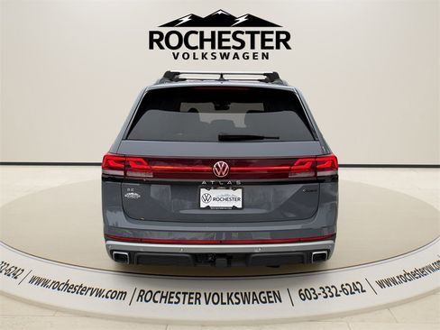Used 2024 Volkswagen Atlas Peak Edition SE image 7
