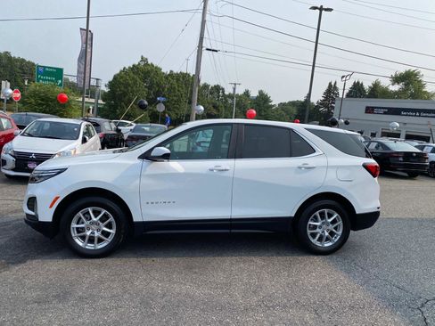 Used 2023 Chevrolet Equinox LT w/ Driver Convenience Package image 2