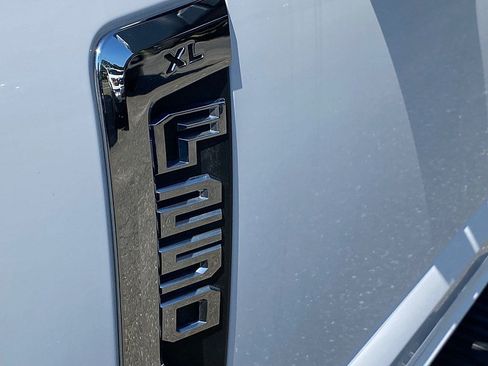 Used 2018 Ford F250 XL w/ Power Equipment Group AWD/4WD image 8