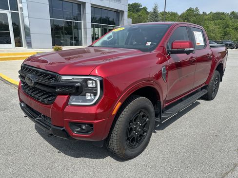 Used 2025 Ford Ranger Lariat w/ FX4 Off-Road Package AWD/4WD image 2