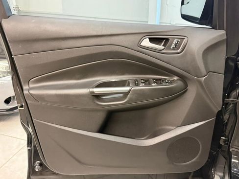 Used 2014 Ford Escape SE image 18