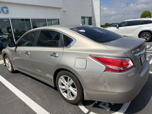 Used 2015 Nissan Altima 2.5 SL w/ Technology Package FWD image 7