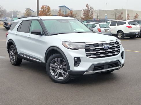 Used 2025 Ford Explorer Active w/ Active Comfort Package image 32