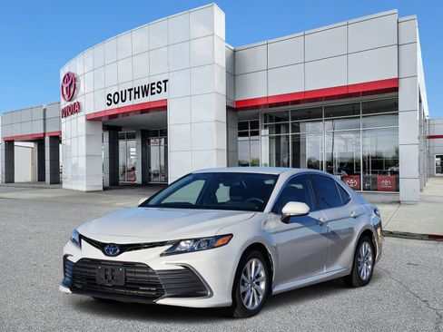 Used 2023 Toyota Camry LE image 2