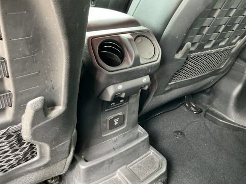 Used 2018 Jeep Wrangler Unlimited Rubicon AWD/4WD image 27