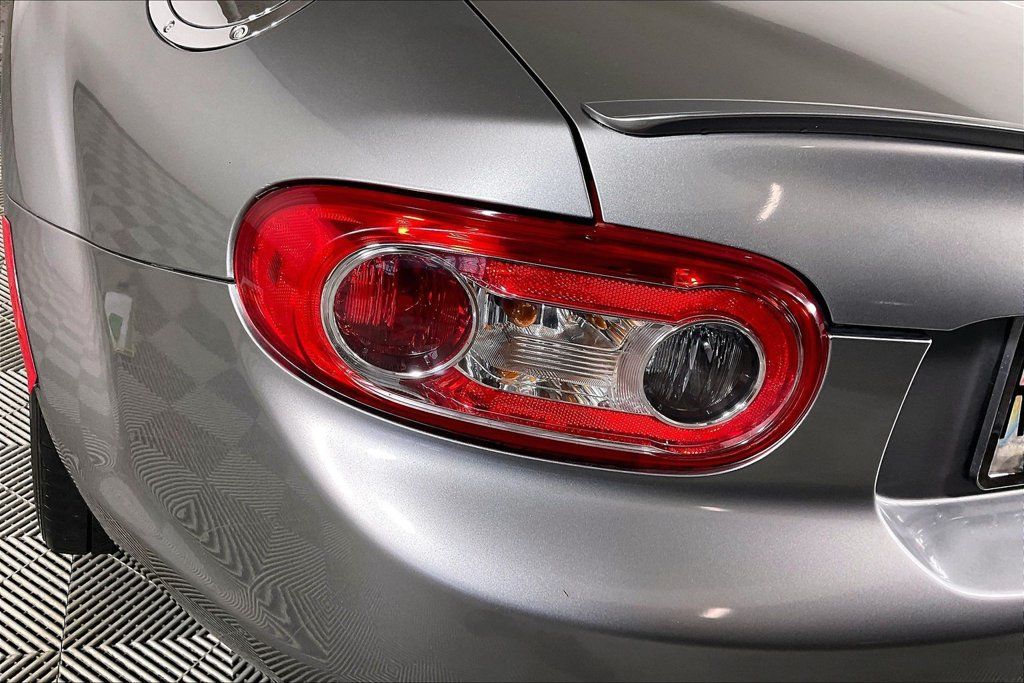 Used 2010 MAZDA MX-5 Miata Grand Touring w/ Premium Pkg RWD image 26