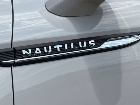 Certified 2022 Lincoln Nautilus Reserve AWD/4WD image 10
