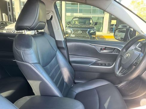 Used 2021 Toyota RAV4 XLE Premium image 10