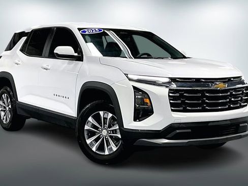 Used 2025 Chevrolet Equinox LT image 1