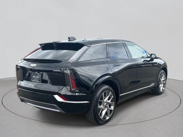 Certified 2025 Cadillac Optiq Luxury 2 w/ LPO, Floor Liner Package AWD/4WD image 5
