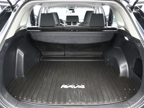 Used 2022 Toyota RAV4 LE image 23