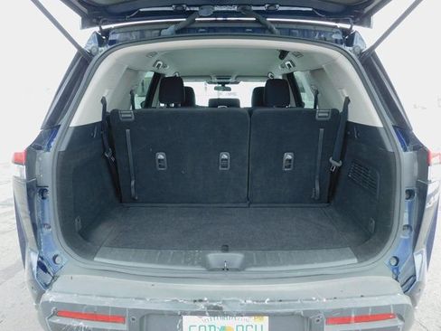 Used 2024 Nissan Pathfinder SV image 12