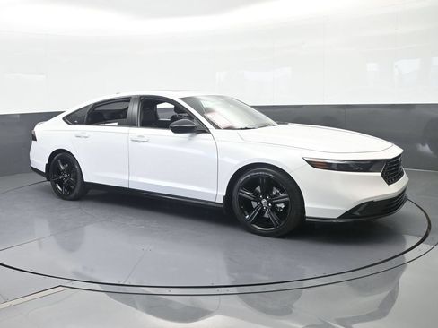 Used 2025 Honda Accord Sport image 8