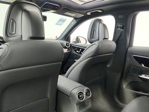 Used 2025 Mercedes-Benz GLC 300 image 27