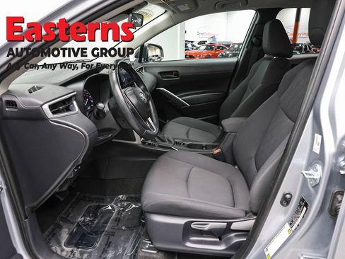 Used 2025 Toyota Corolla Cross LE FWD image 13