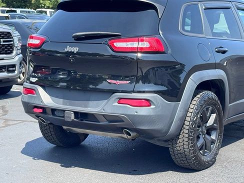 Used 2018 Jeep Cherokee Trailhawk w/ Comfort/Convenience Group AWD/4WD image 43