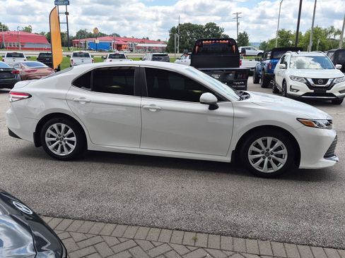 Used 2018 Toyota Camry LE FWD image 8