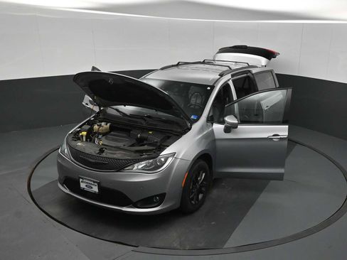 Used 2020 Chrysler Pacifica Touring-L w/ Advanced Safetytec Group AWD/4WD image 39