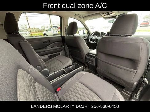 Used 2023 Nissan Pathfinder SV w/ SV Premium Package image 13