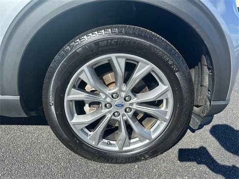 Certified 2022 Ford Explorer XLT w/ Equipment Group 202A image 12