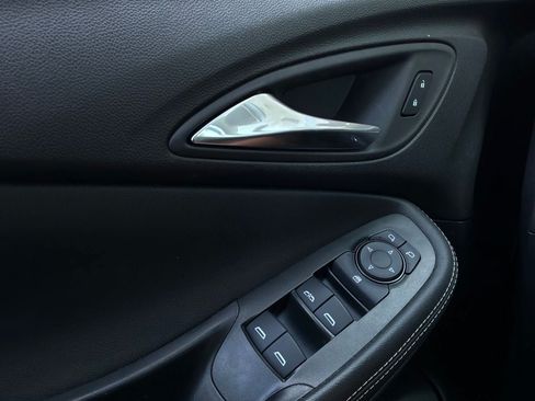 Used 2025 Buick Encore GX Preferred FWD image 19