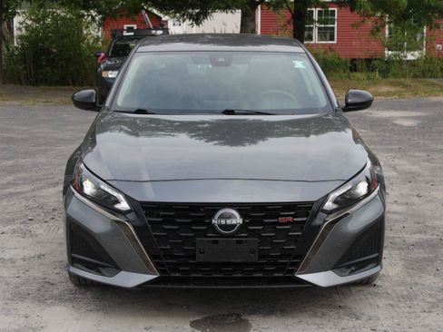 Used 2024 Nissan Altima 2.5 SR AWD/4WD image 2