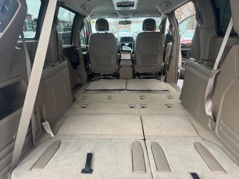 Used 2015 Chrysler Town & Country Touring-L w/ Driver Convenience Group image 42