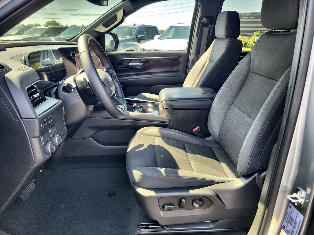 Used 2026 Chevrolet Suburban LS RWD image 19
