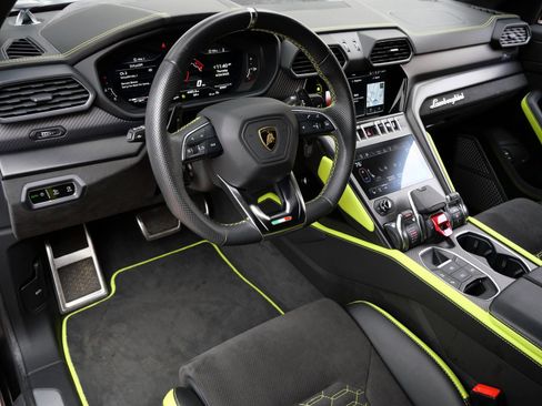 Used 2022 Lamborghini Urus image 13