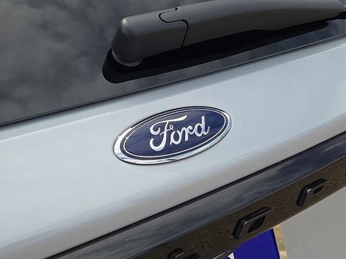 Used 2025 Ford Explorer Platinum w/ LUX Leather Package image 12