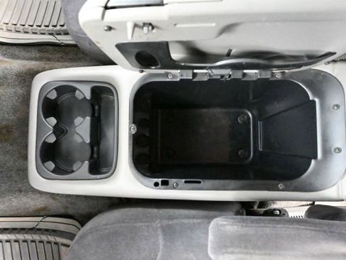 Used 2002 Chevrolet Suburban LS image 29