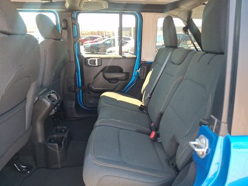 Used 2025 Jeep Wrangler Unlimited Sport AWD/4WD image 9