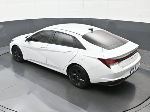 Certified 2021 Hyundai Elantra SEL FWD image 28