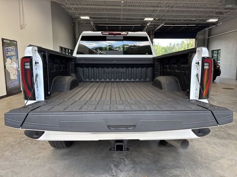 Used 2025 GMC Sierra 2500 AT4 w/ AT4 Preferred Package image 9