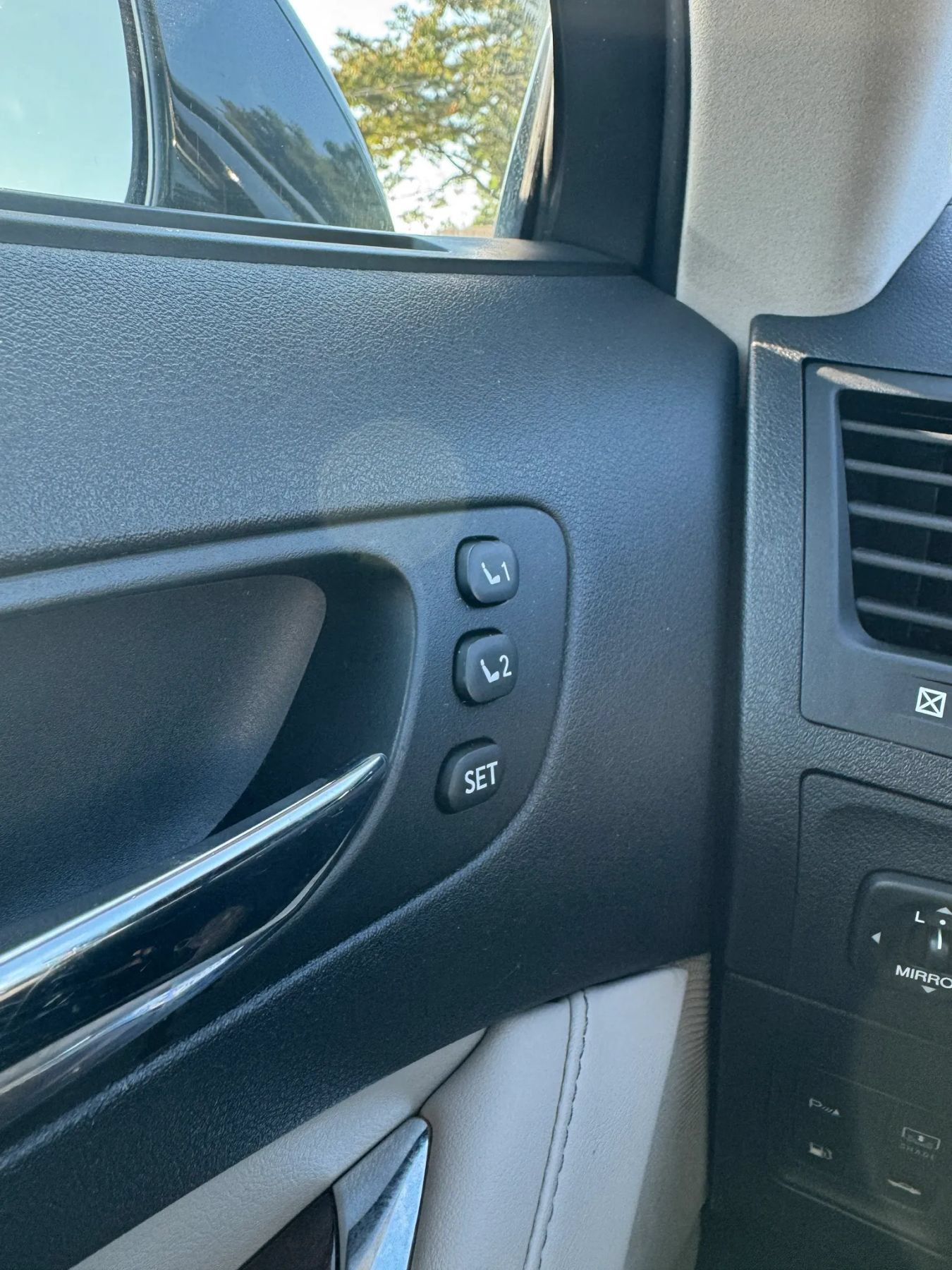 Used 2011 Lexus ES 350 w/ Preferred Accessory Package FWD image 36