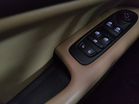 Used 2018 Jeep Compass Sport w/ Tech Group FWD image 27