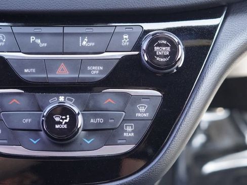 Used 2025 Chrysler Pacifica Select FWD image 27